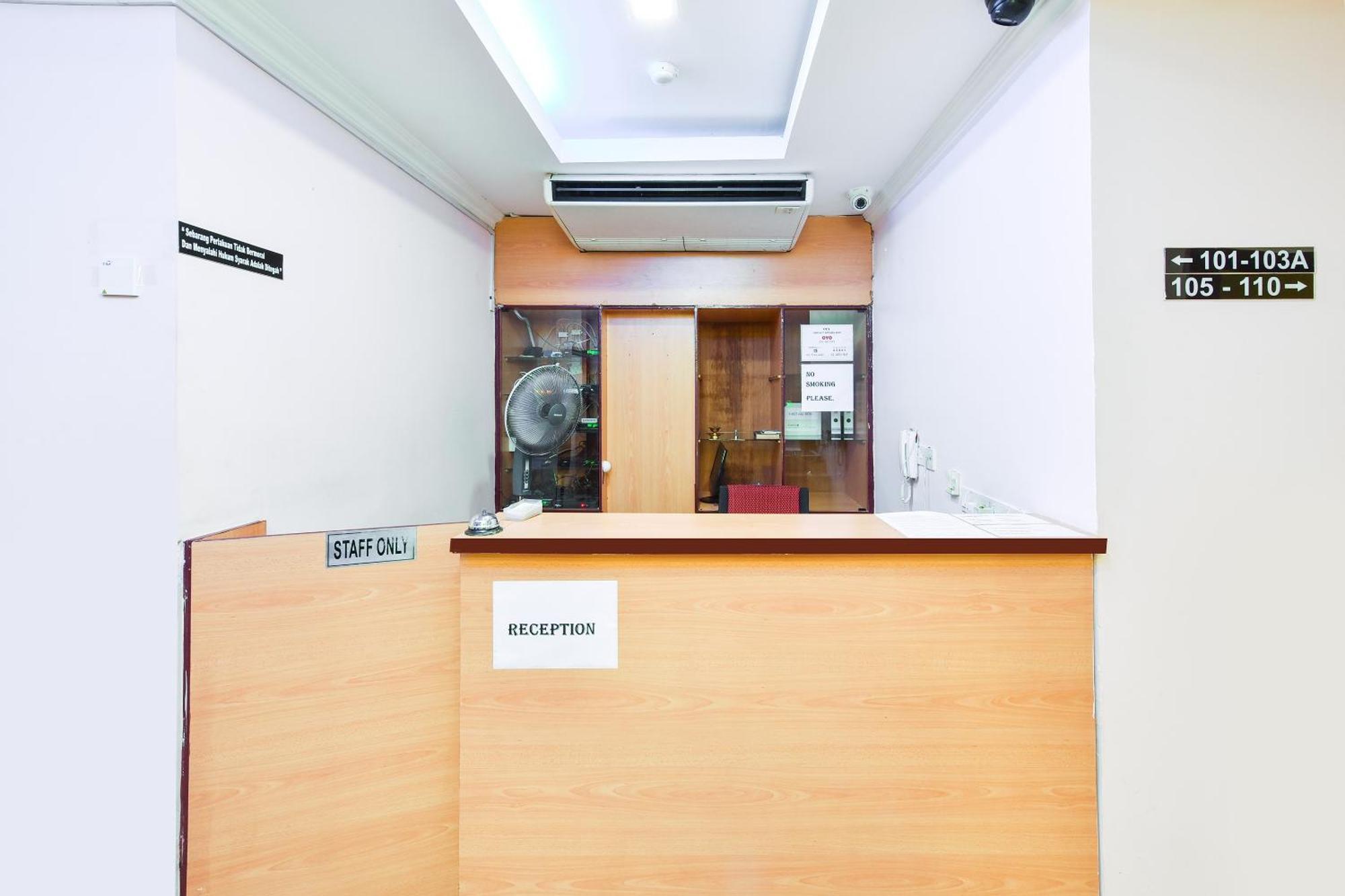 Super Oyo 90562 J Hotel Pj Petaling Jaya Exterior photo